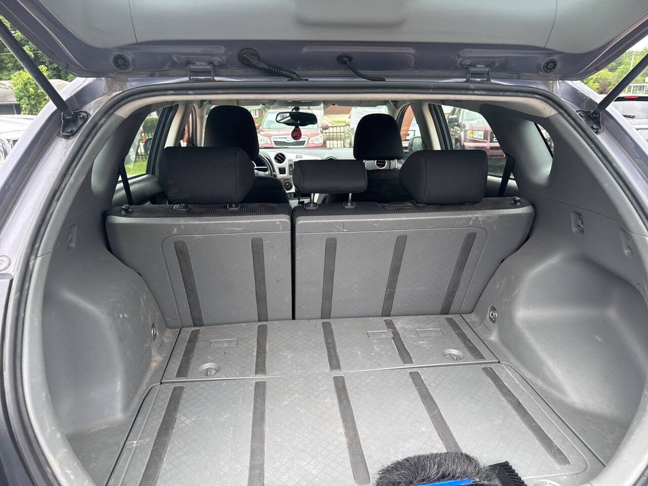 Used 2009 Pontiac Vibe w/ Preferred Package FWD image 5