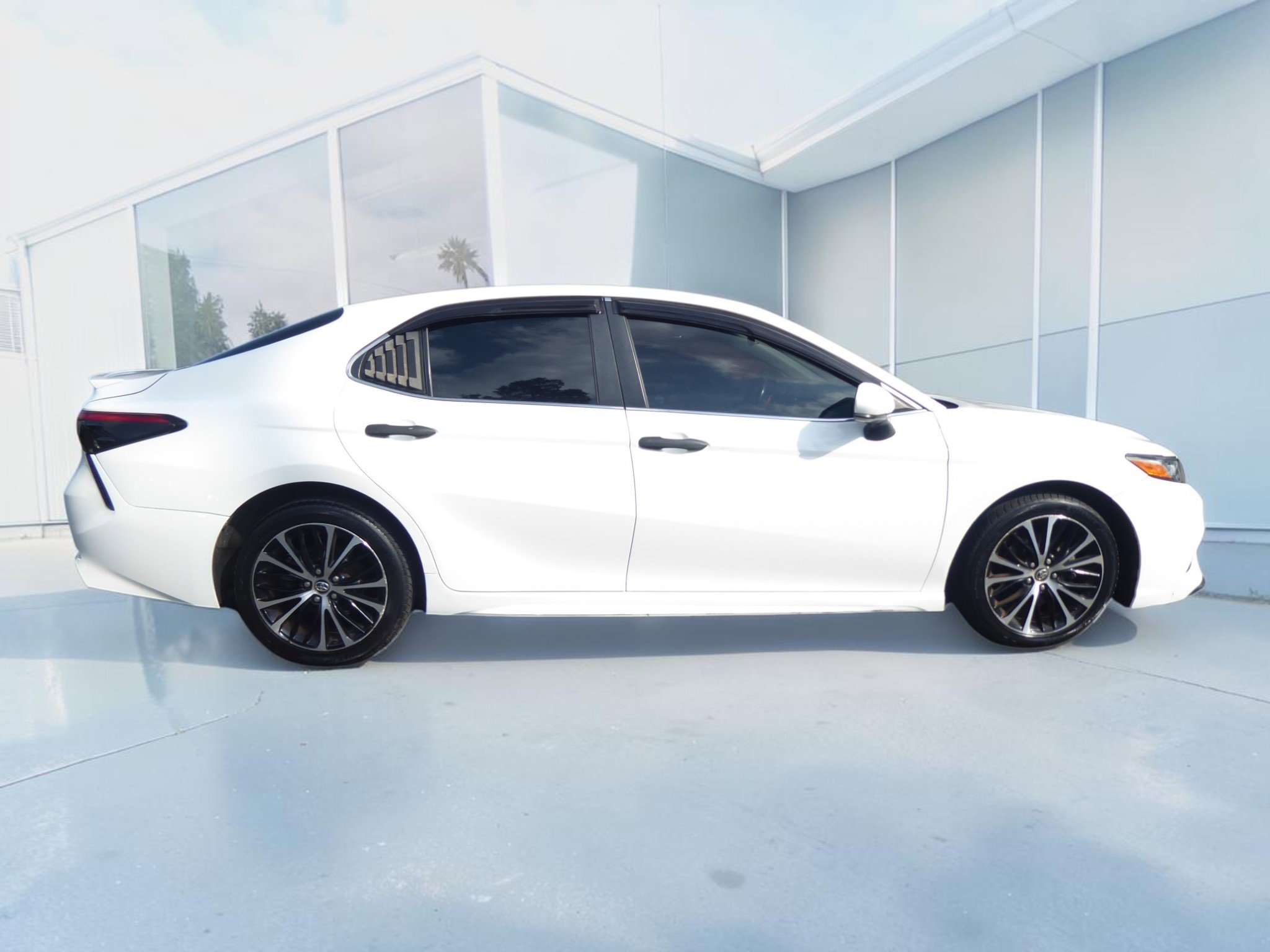 Used 2018 Toyota Camry SE FWD image 7
