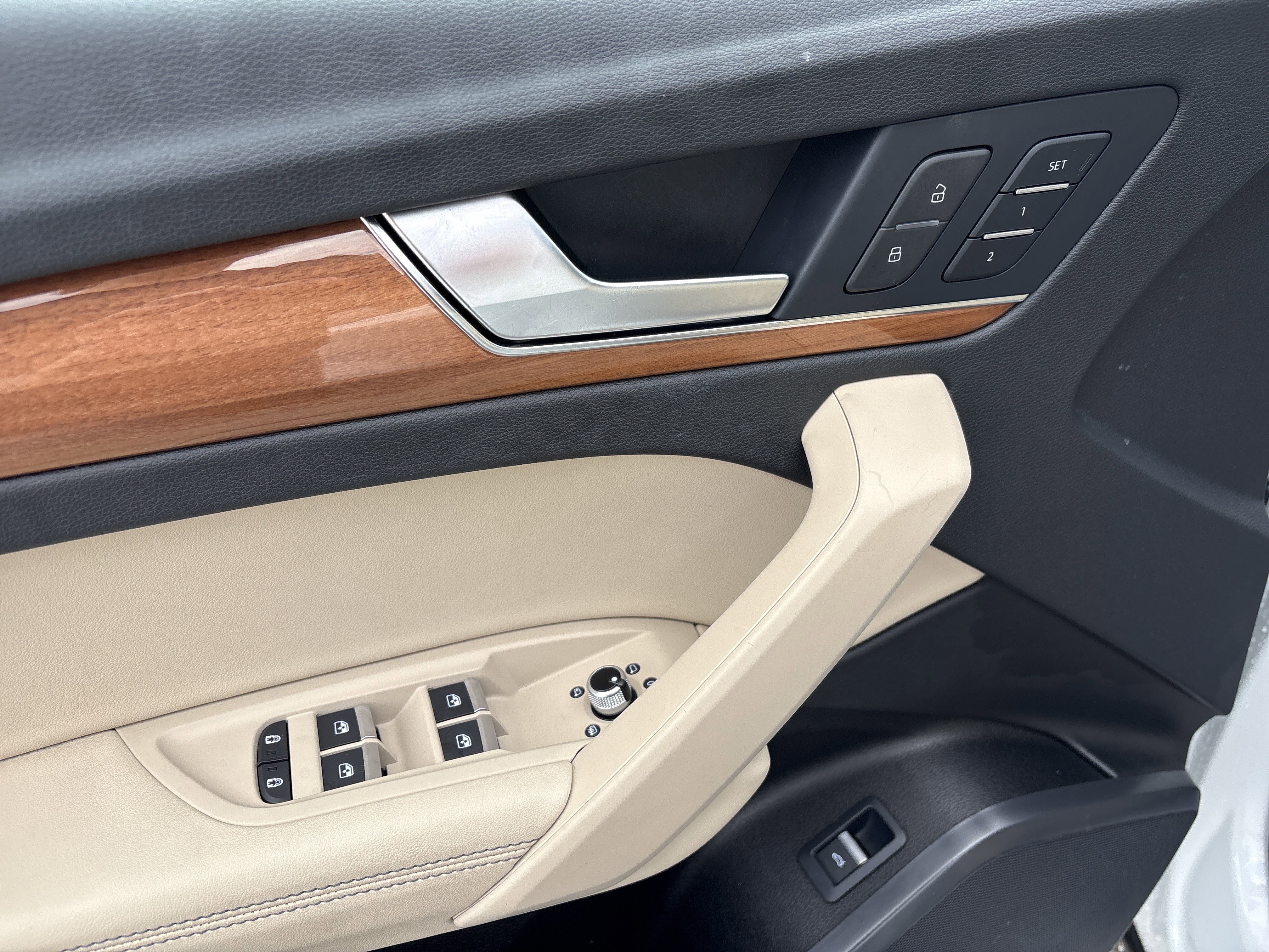 Used 2021 Audi Q5 Premium Plus w/ Premium Plus Package image 18