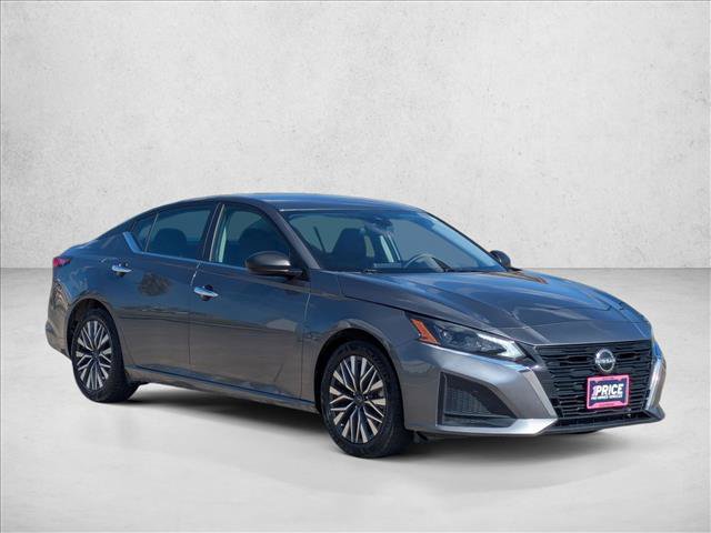 Used 2024 Nissan Altima 2.5 SV FWD image 3