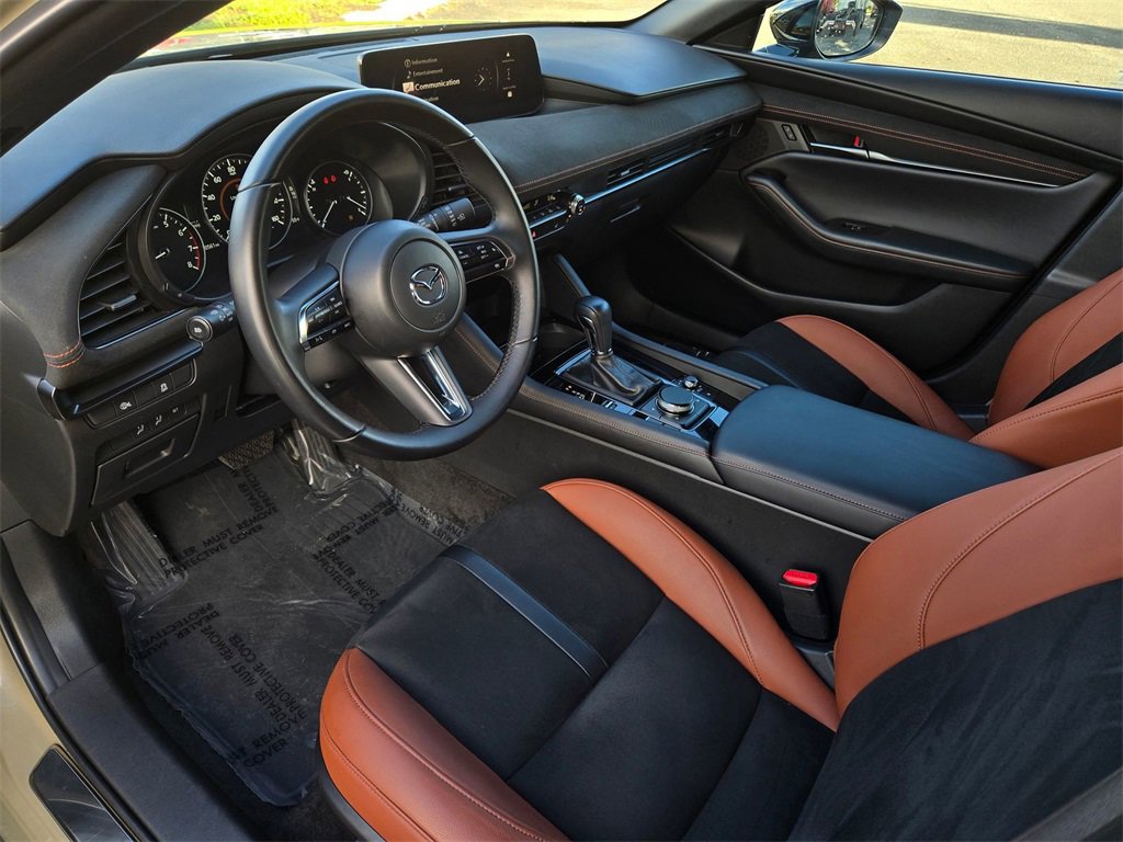 Certified 2025 MAZDA MAZDA3 Carbon w/ Appearance Package image 9