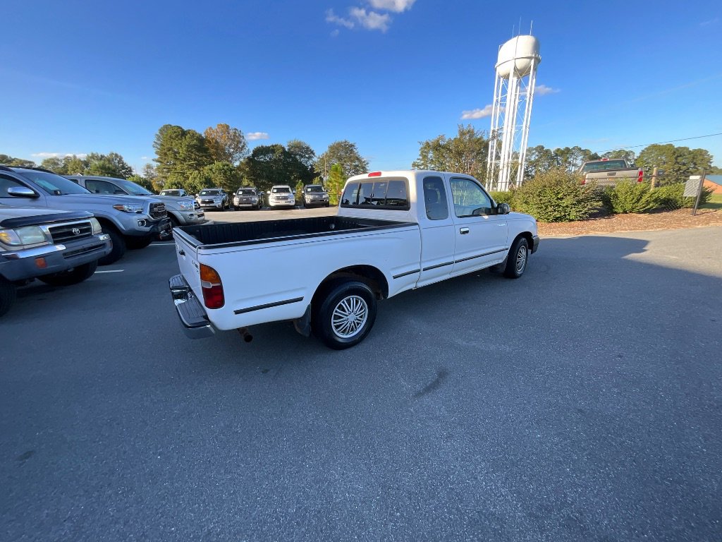 Used 2000 Toyota Tacoma w/ SR5 Package image 4