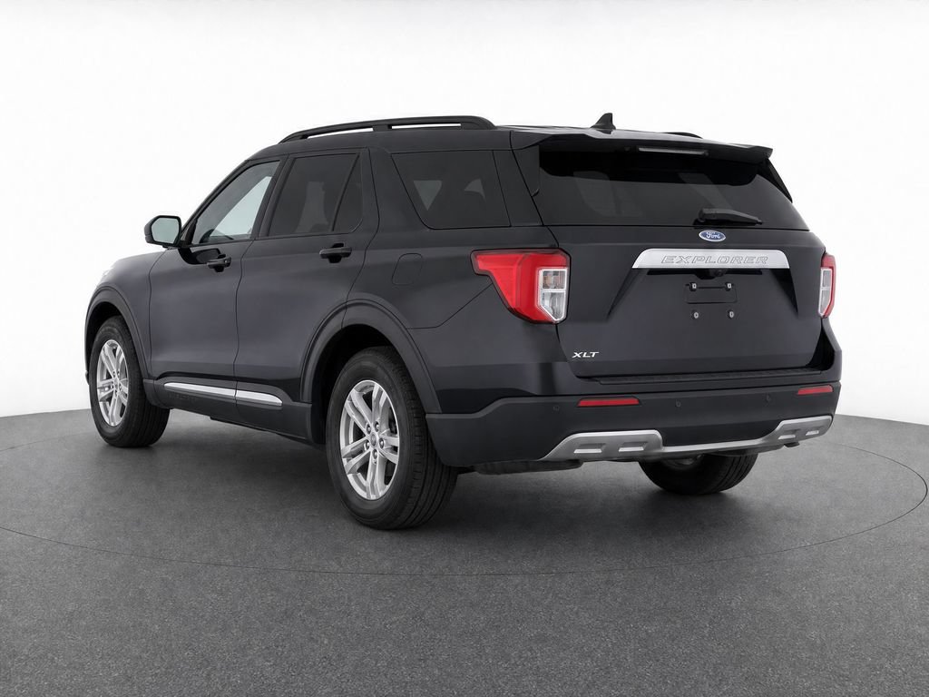 Used 2023 Ford Explorer XLT w/ Equipment Group 202A AWD/4WD image 3
