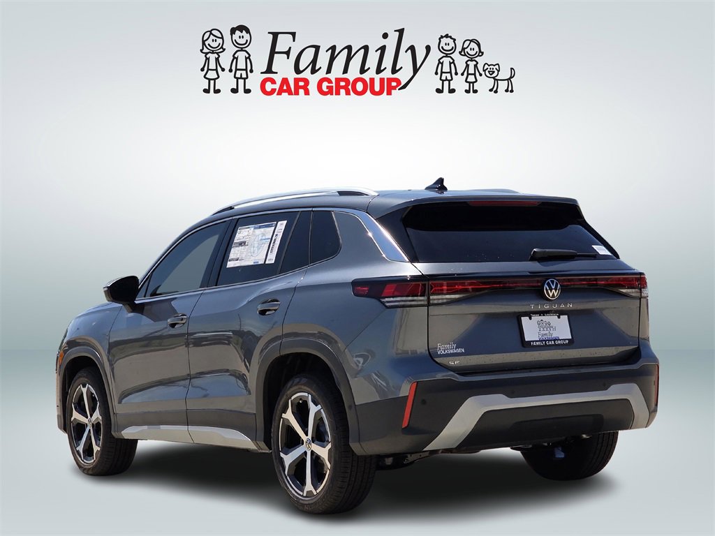 New 2025 Volkswagen Tiguan SE image 3