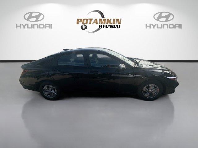 New 2026 Hyundai Elantra SE FWD image 4