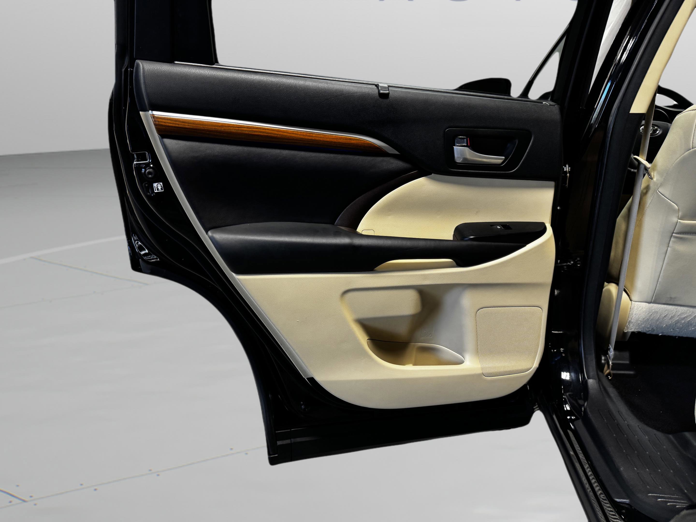 Used 2017 Toyota Highlander Limited AWD/4WD image 14