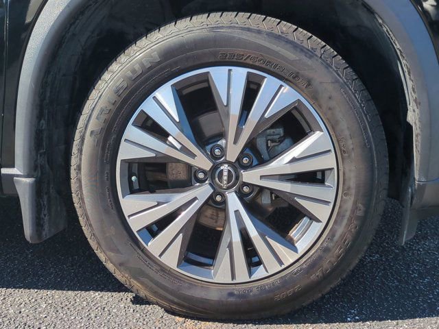 Used 2023 Nissan Rogue SV FWD image 12