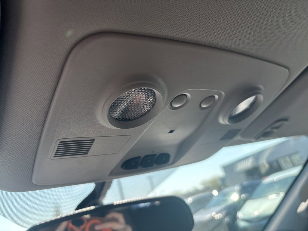 Used 2016 Chevrolet Traverse LT w/ Style and Technology Package FWD image 23