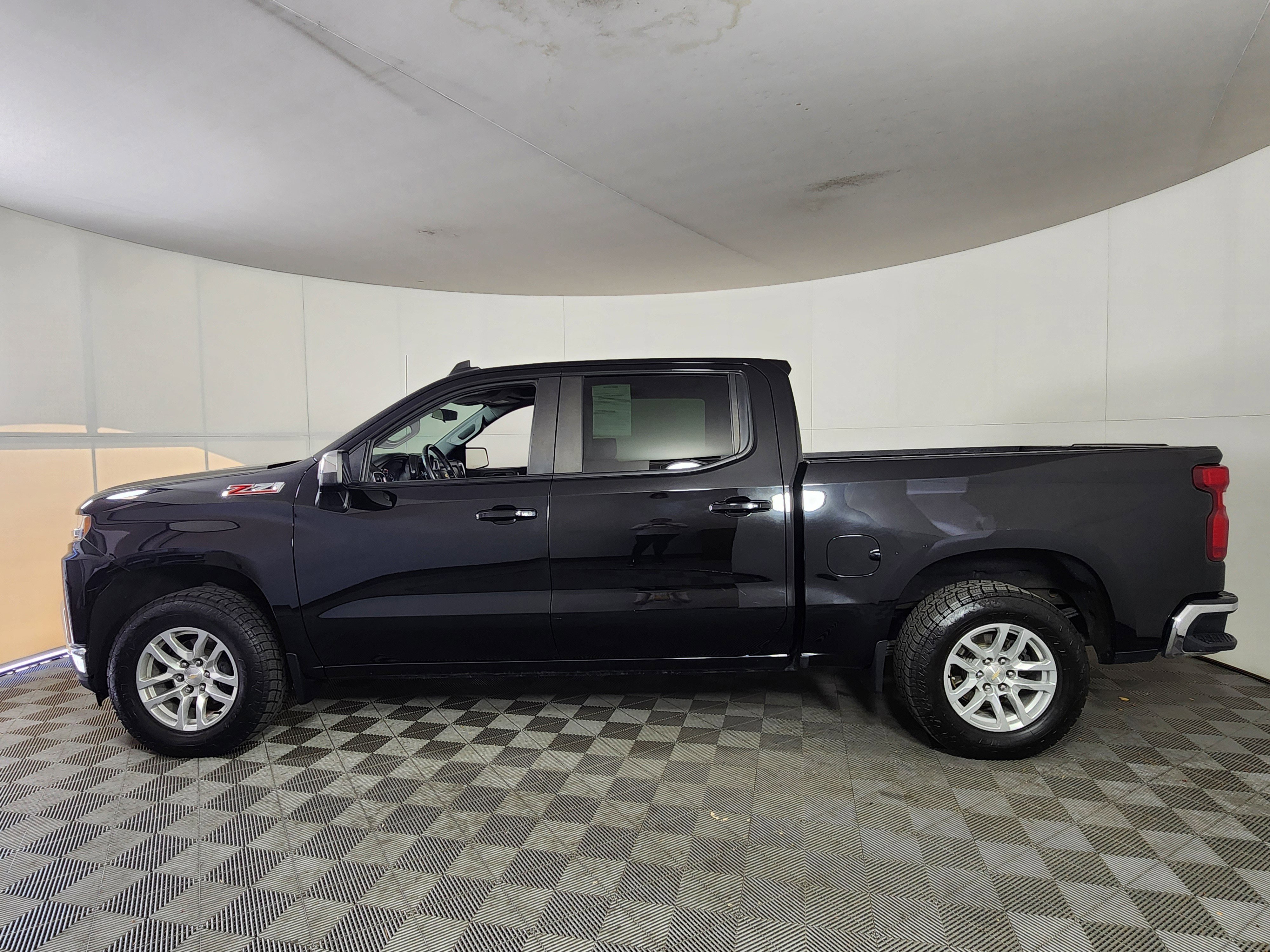Used 2019 Chevrolet Silverado 1500 LT w/ All-Star Edition image 4