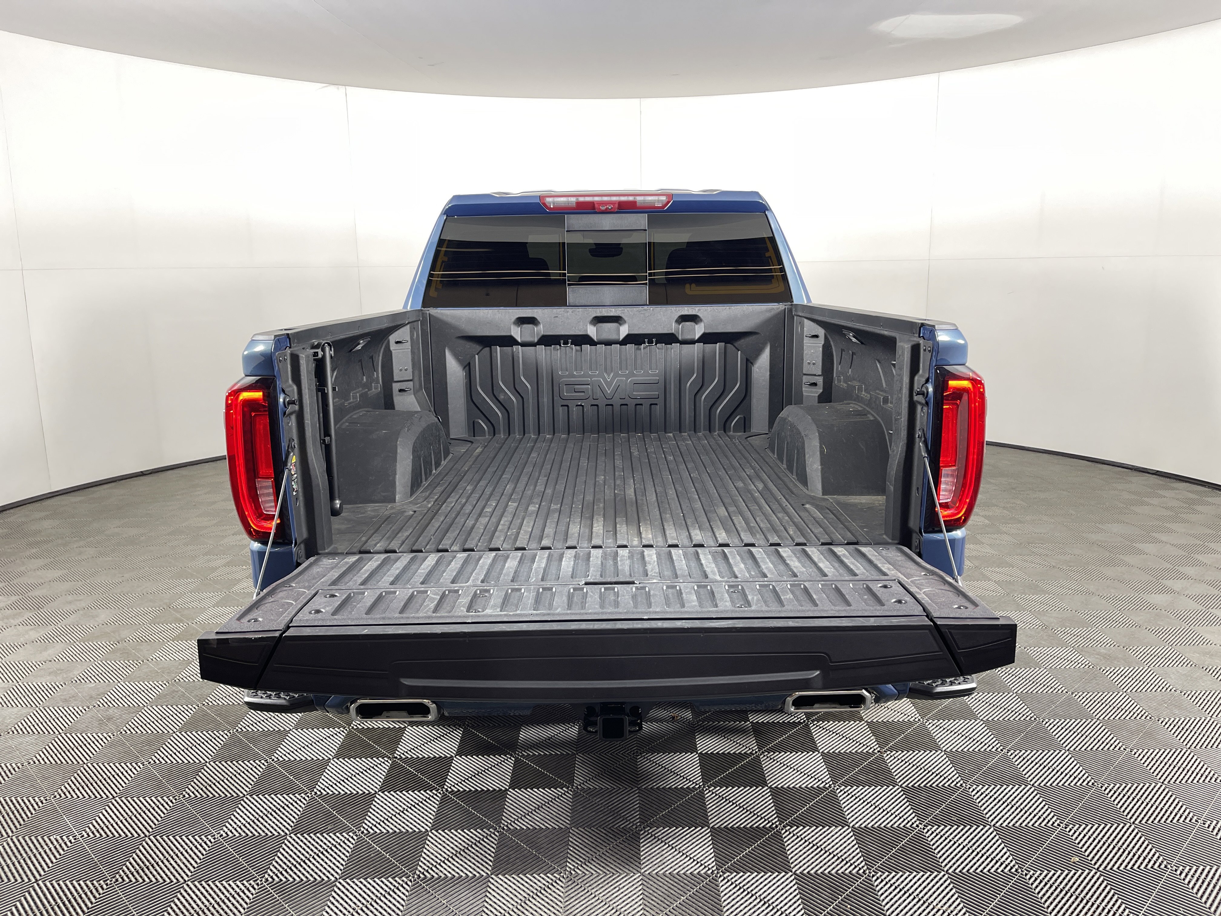 Used 2024 GMC Sierra 1500 Denali Ultimate image 9