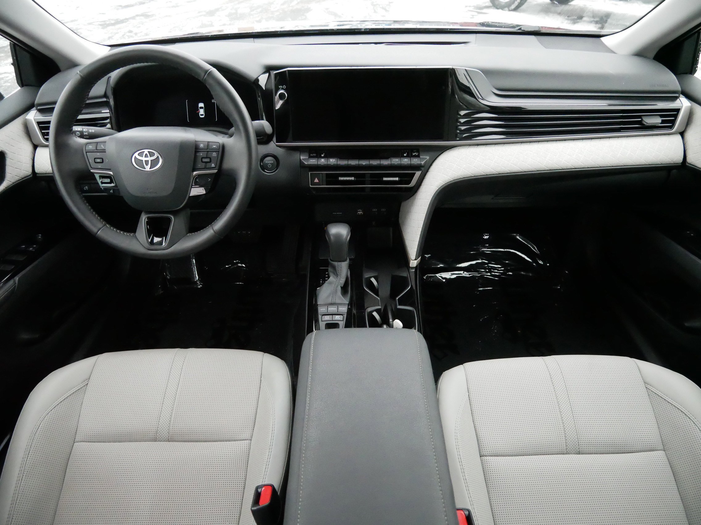 Used 2025 Toyota Camry XLE image 10
