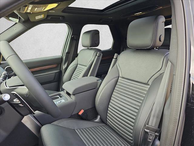 Certified 2024 Land Rover Discovery Dynamic SE image 10