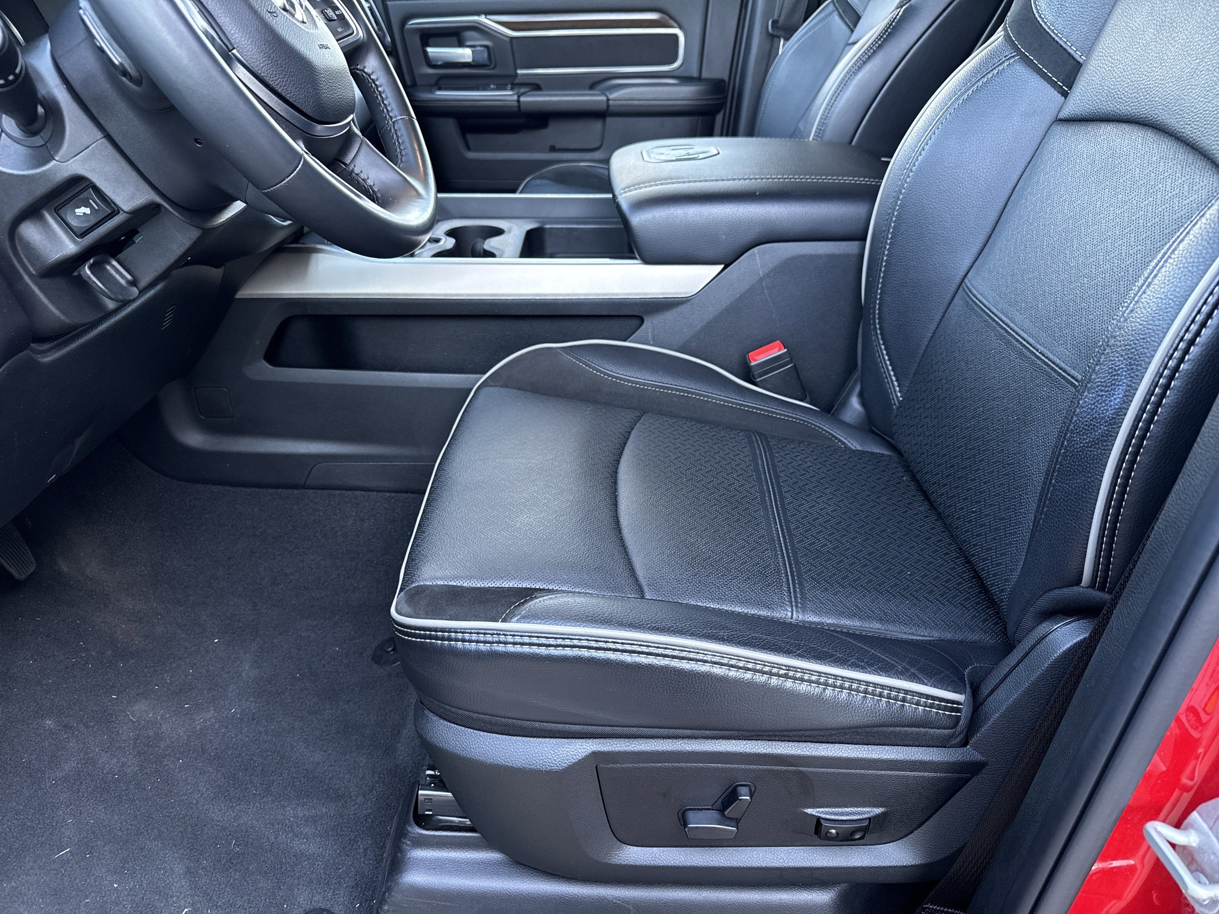 Used 2024 RAM 3500 Laramie image 9