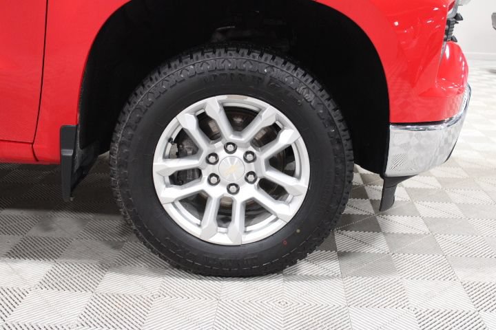 Used 2022 Chevrolet Silverado 1500 LT AWD/4WD image 45
