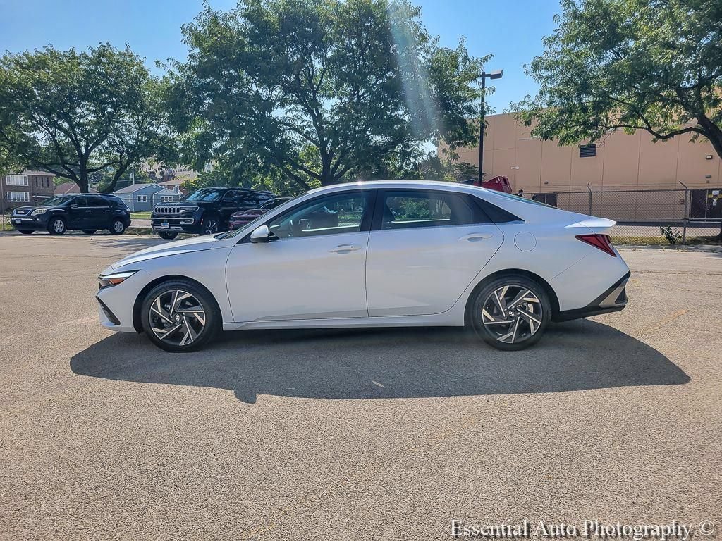 Used 2025 Hyundai Elantra SEL FWD image 10
