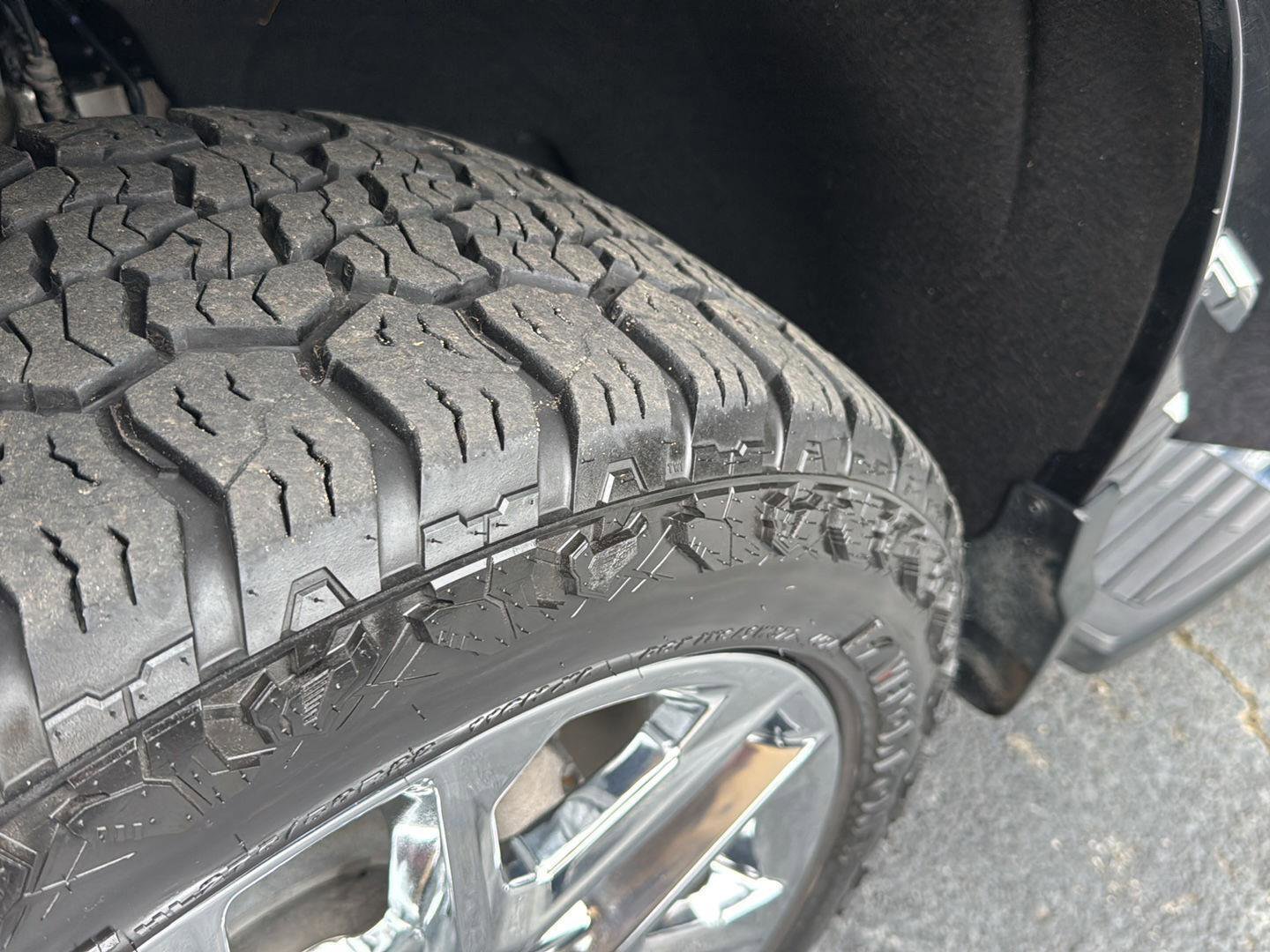 Used 2023 Chevrolet Silverado 1500 High Country w/ Technology Package AWD/4WD image 36