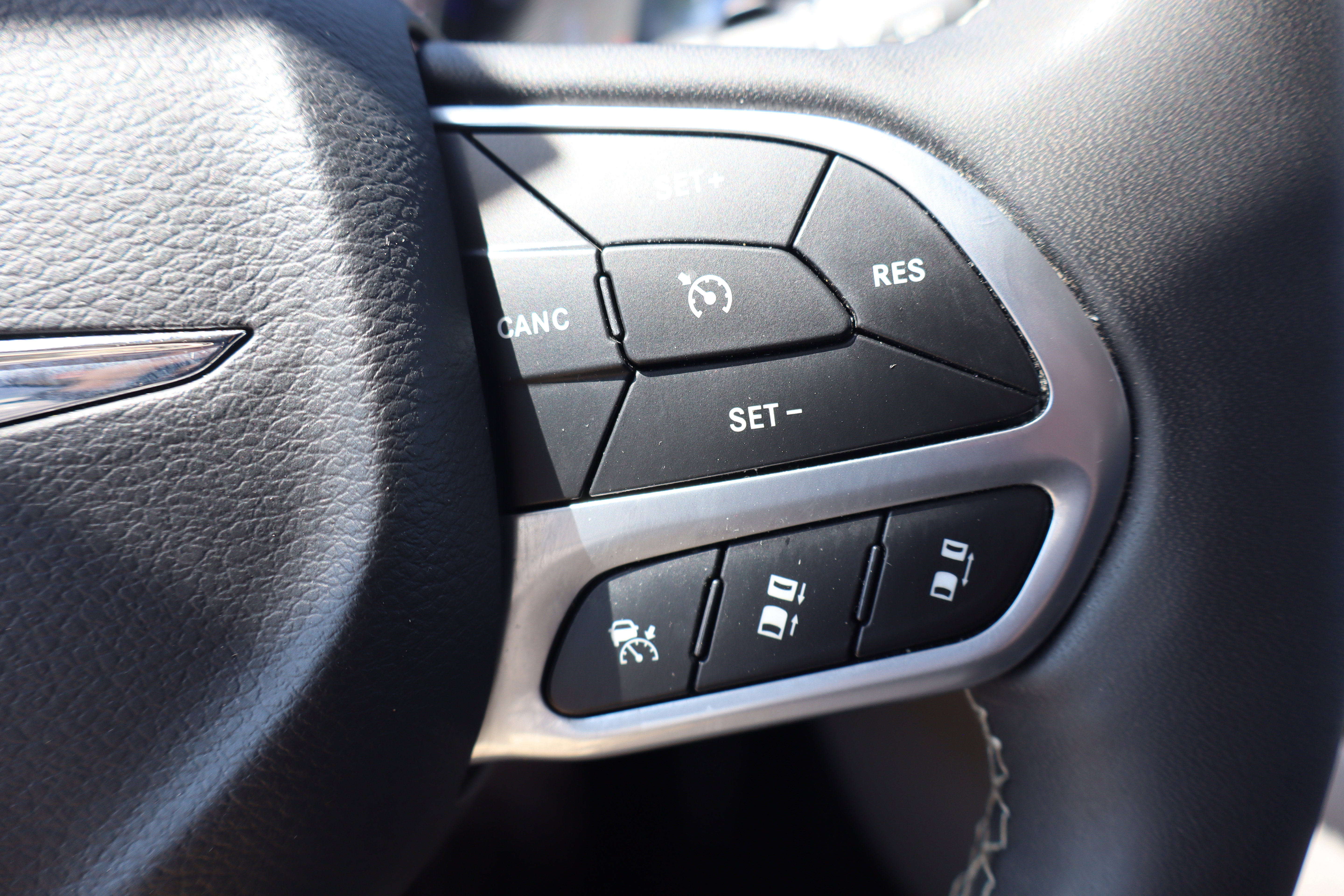 Used 2023 Chrysler Pacifica Touring-L FWD image 19