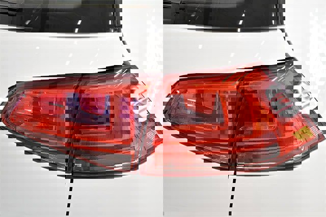 Used 2015 Volkswagen Golf 4-Door image 25