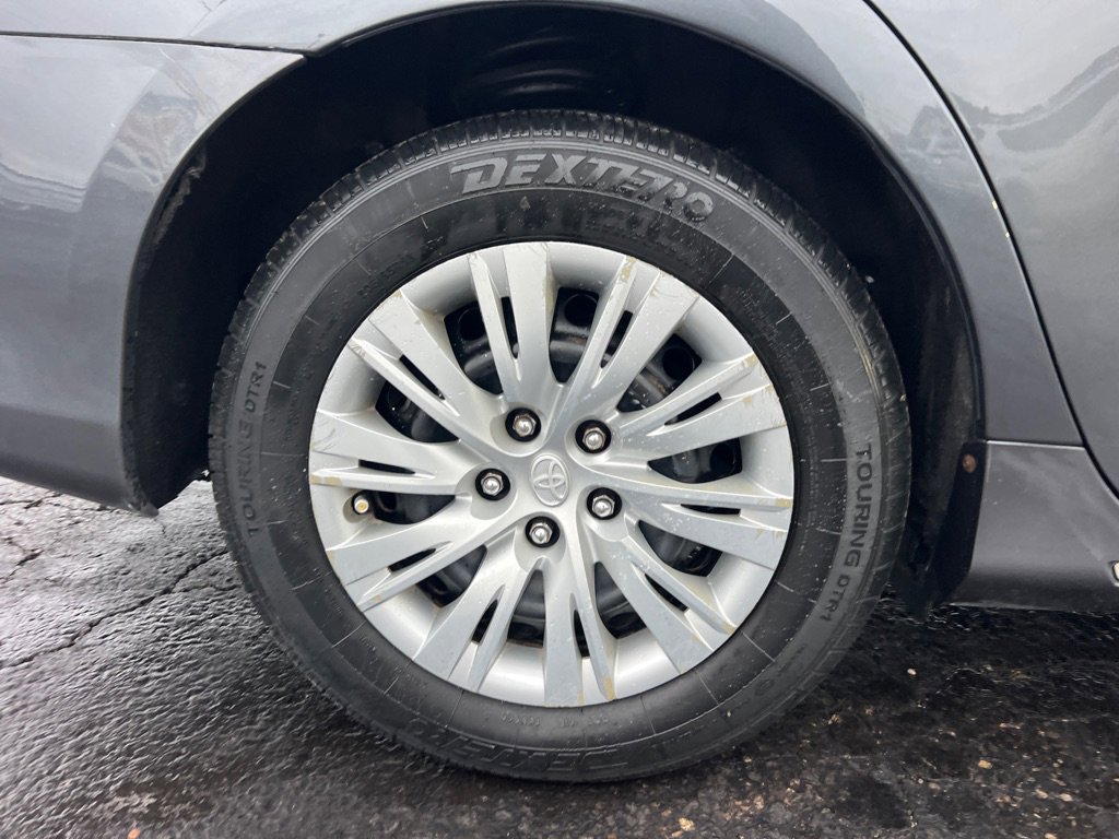 Used 2013 Toyota Camry LE image 31