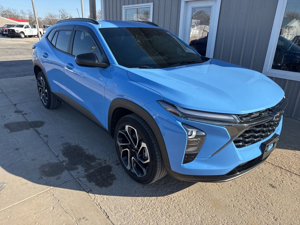 Used 2024 Chevrolet Trax RS w/ Driver Confidence Package FWD image 1