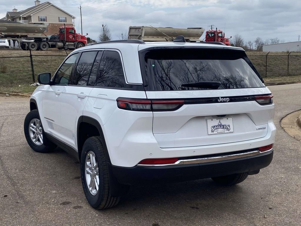 New 2025 Jeep Grand Cherokee Laredo w/ MOPAR Finishing Package image 4