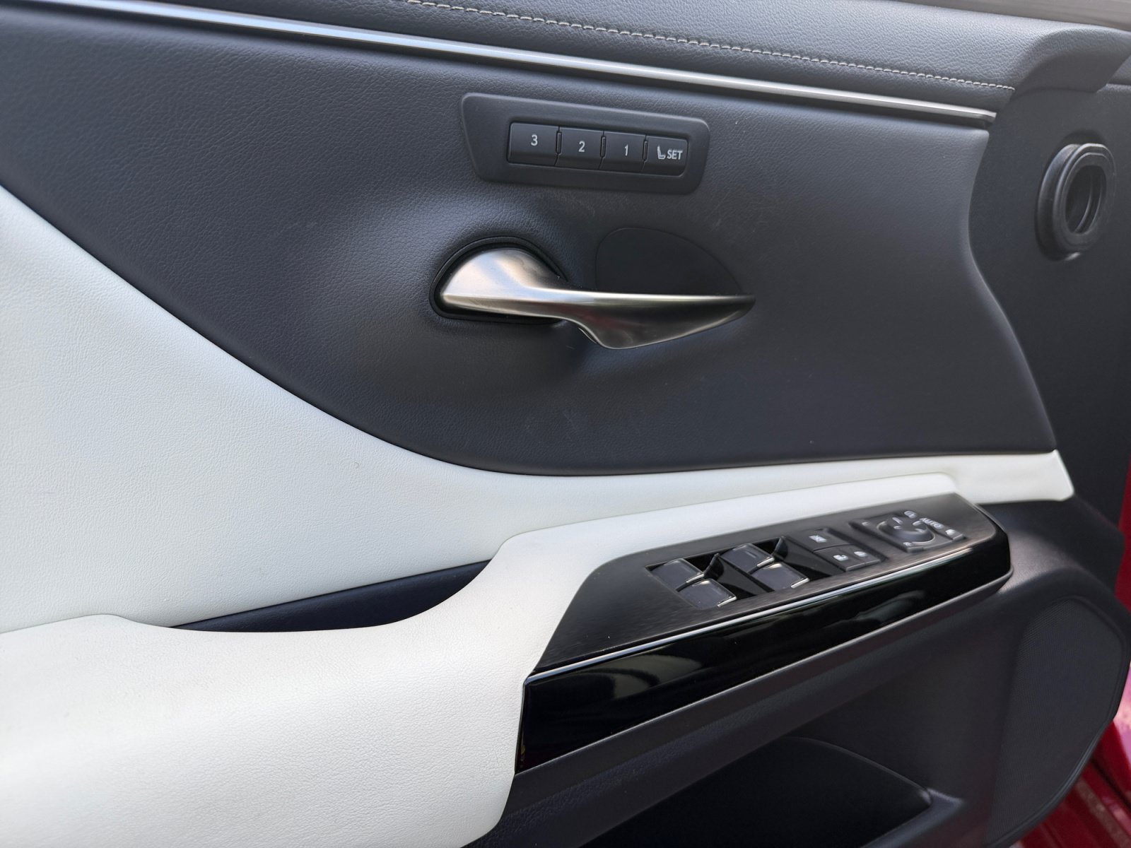 Used 2024 Lexus ES 350 F Sport w/ Technology Package FWD image 15