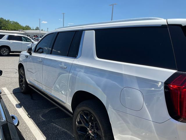 Used 2022 GMC Yukon XL Denali AWD/4WD image 4