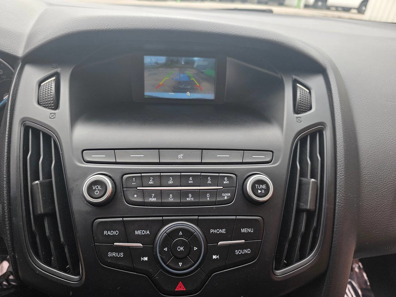 Used 2018 Ford Focus SE image 40