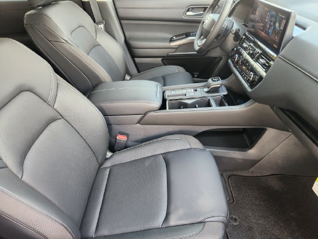 New 2026 Nissan Pathfinder SL w/ SL Premium Package FWD image 13