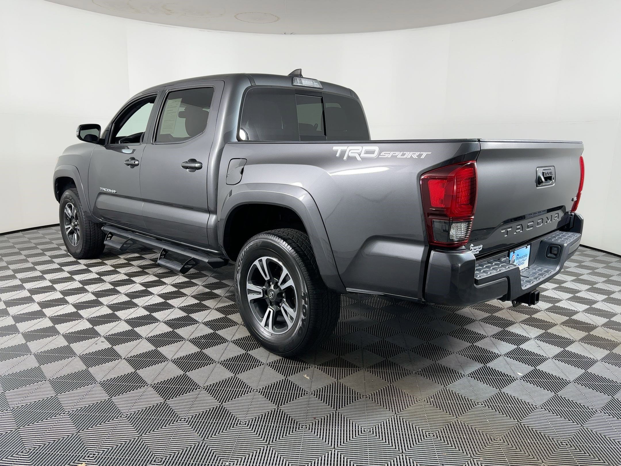 Used 2019 Toyota Tacoma TRD Sport image 2