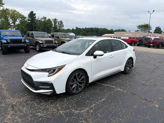 Used 2022 Toyota Corolla SE w/ SE Premium Package FWD image 4