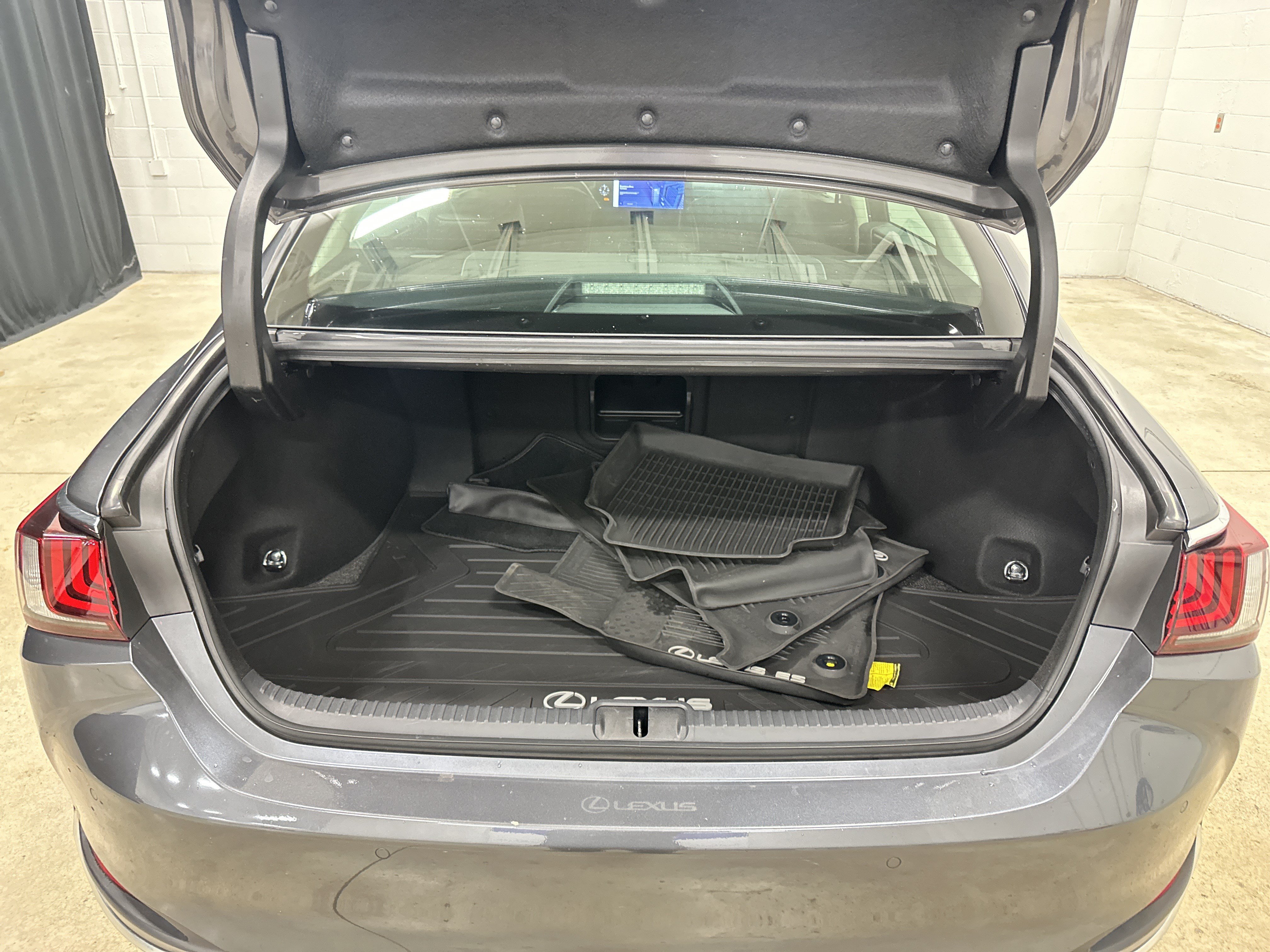 Certified 2024 Lexus ES 250 w/ Premium Package AWD/4WD image 32