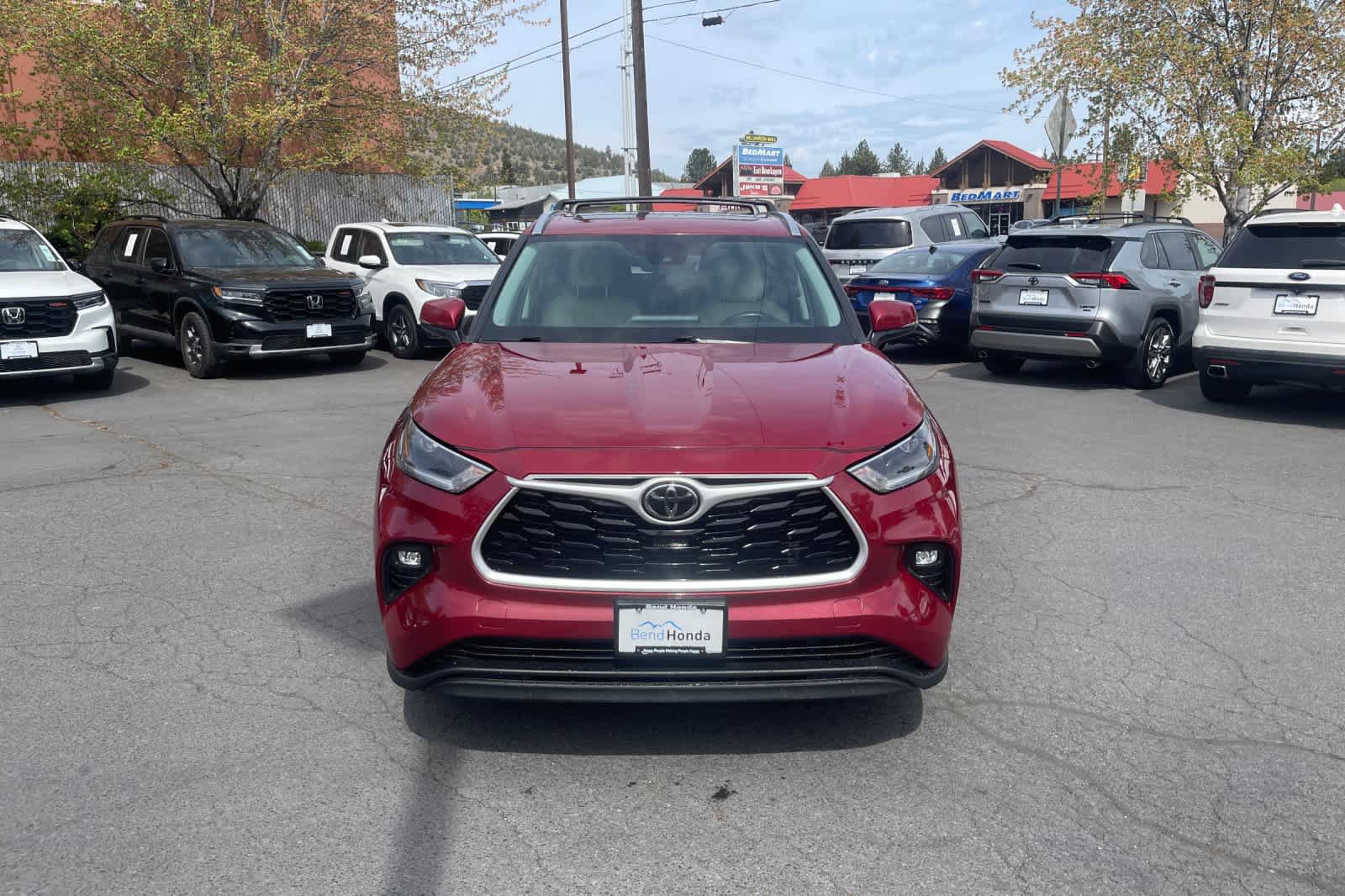 Used 2021 Toyota Highlander XLE AWD/4WD image 8