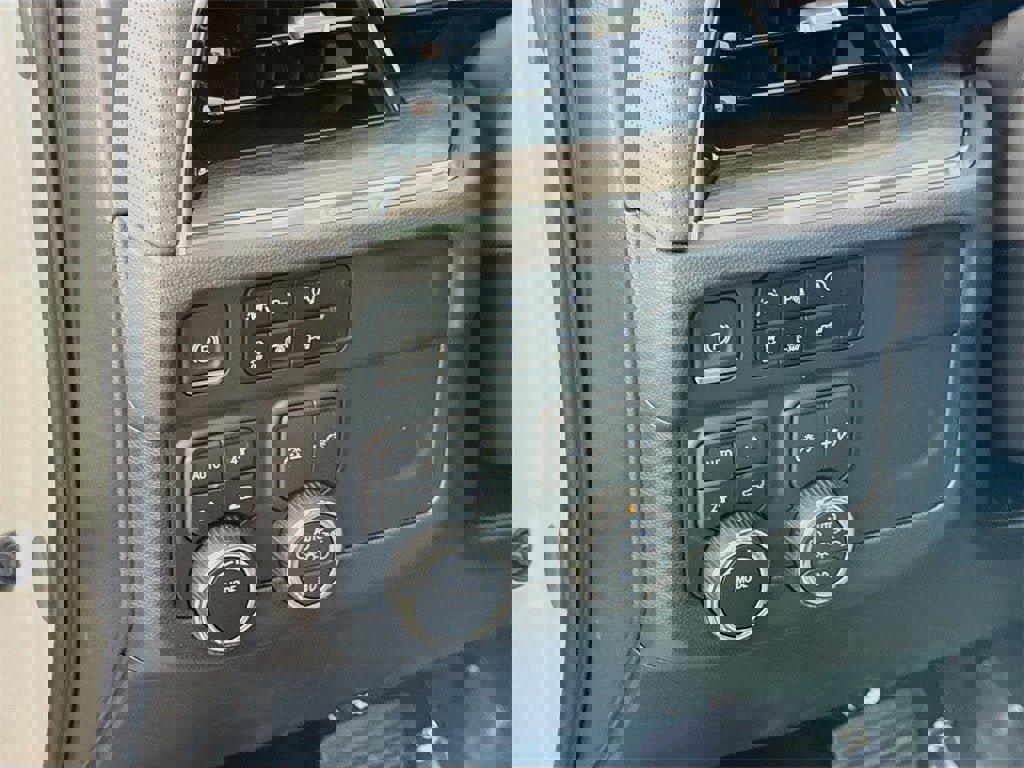 New 2025 Chevrolet Suburban Premier image 5