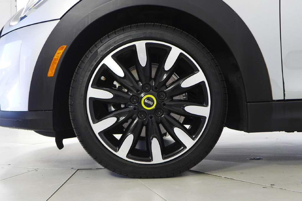 Certified 2024 MINI Cooper SE FWD image 5