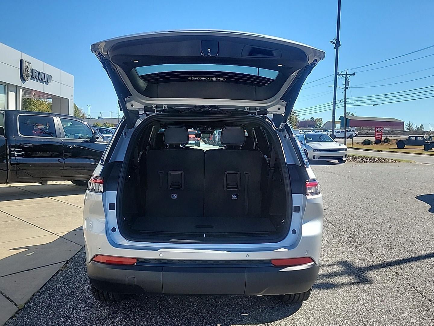 New 2025 Jeep Grand Cherokee L Altitude AWD/4WD image 7