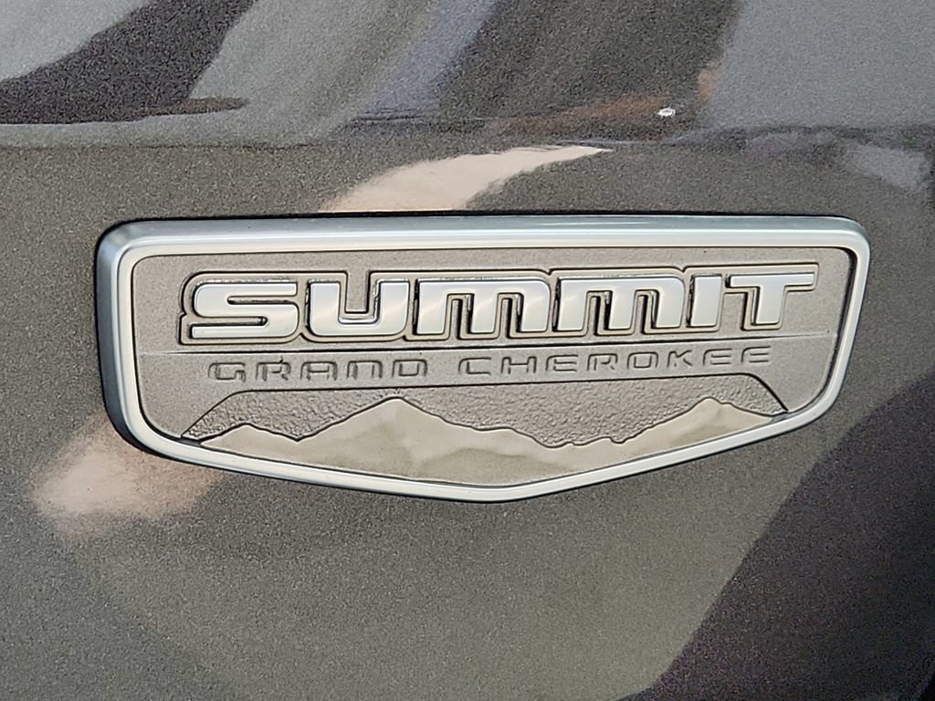 Used 2021 Jeep Grand Cherokee Summit AWD/4WD image 41