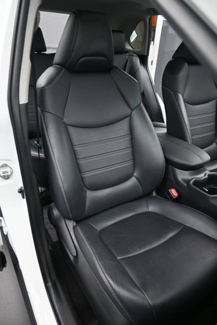 Used 2022 Toyota RAV4 XLE Premium AWD/4WD image 17