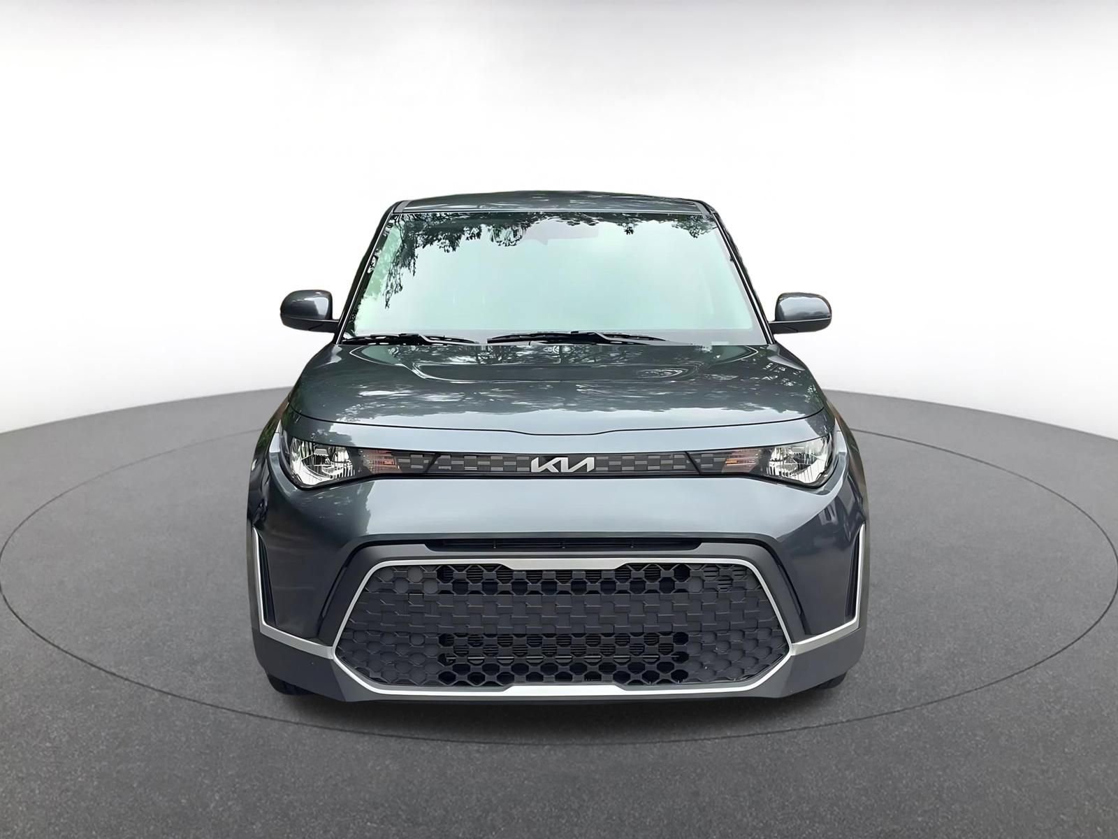 Used 2025 Kia Soul LX w/ LX Technology Package FWD image 4
