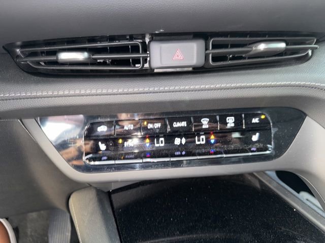 Used 2023 Buick Envision Essence image 41