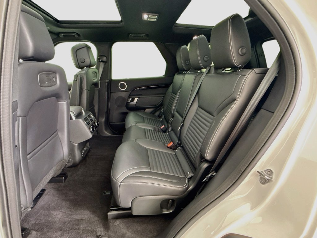 Used 2025 Land Rover Discovery S AWD/4WD image 20