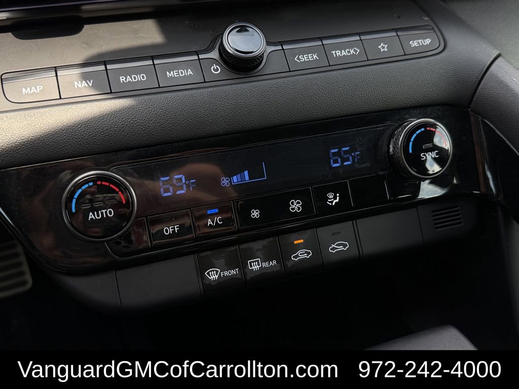 Used 2025 Hyundai Elantra SEL FWD image 21