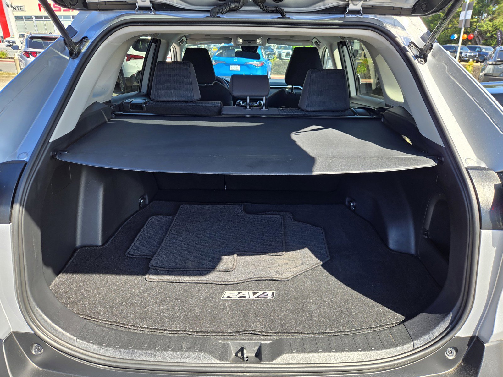 Used 2024 Toyota RAV4 LE AWD/4WD image 27