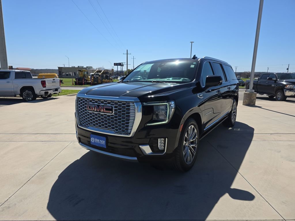 Used 2021 GMC Yukon XL Denali w/ Denali Ultimate Package image 3