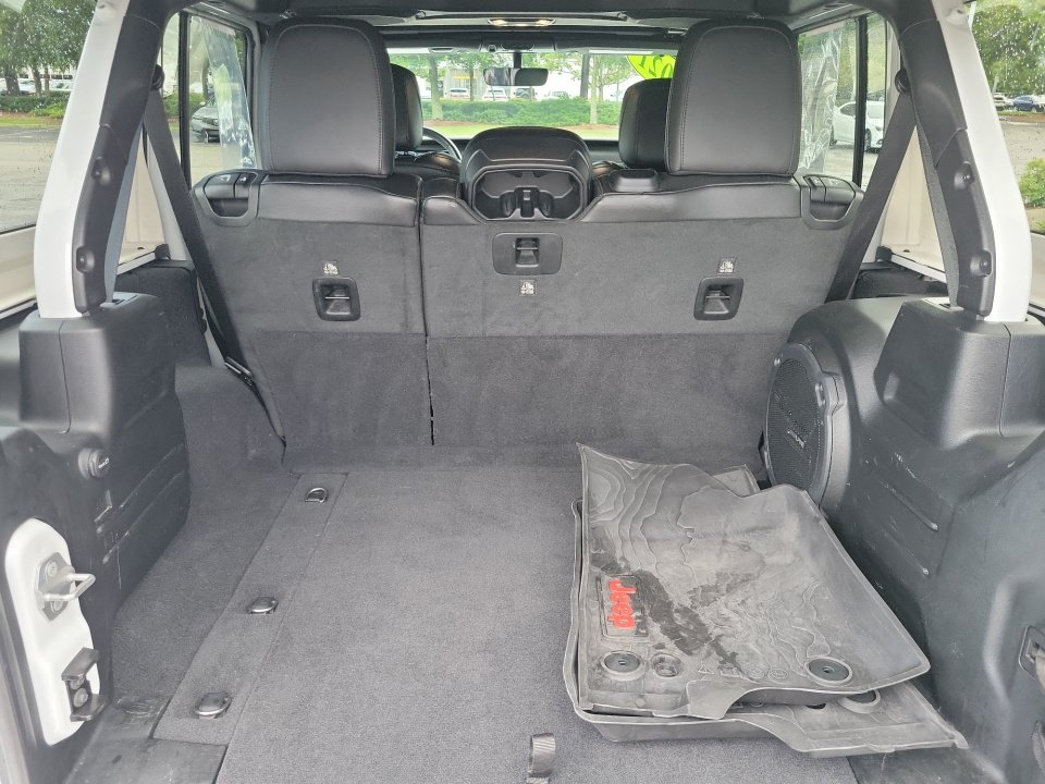 Used 2021 Jeep Wrangler Unlimited Sahara AWD/4WD image 19