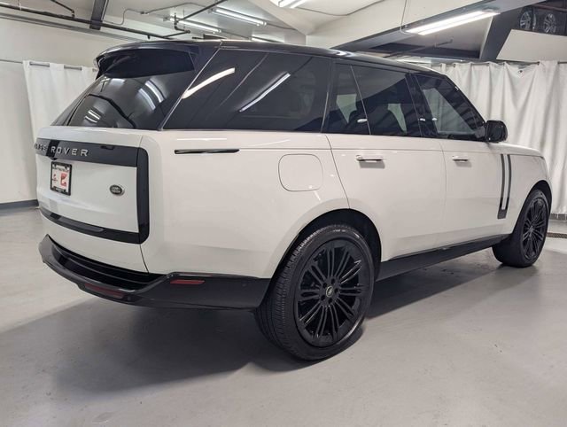Used 2023 Land Rover Range Rover SE image 3