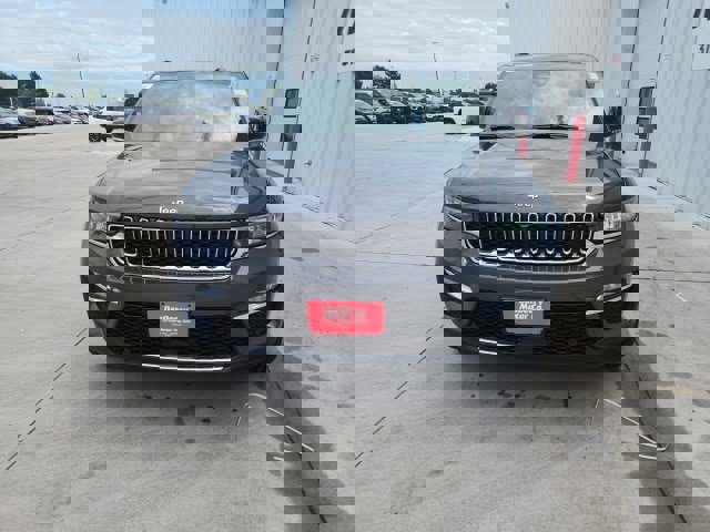 New 2025 Jeep Grand Cherokee Limited w/ Luxury Tech Group II image 8
