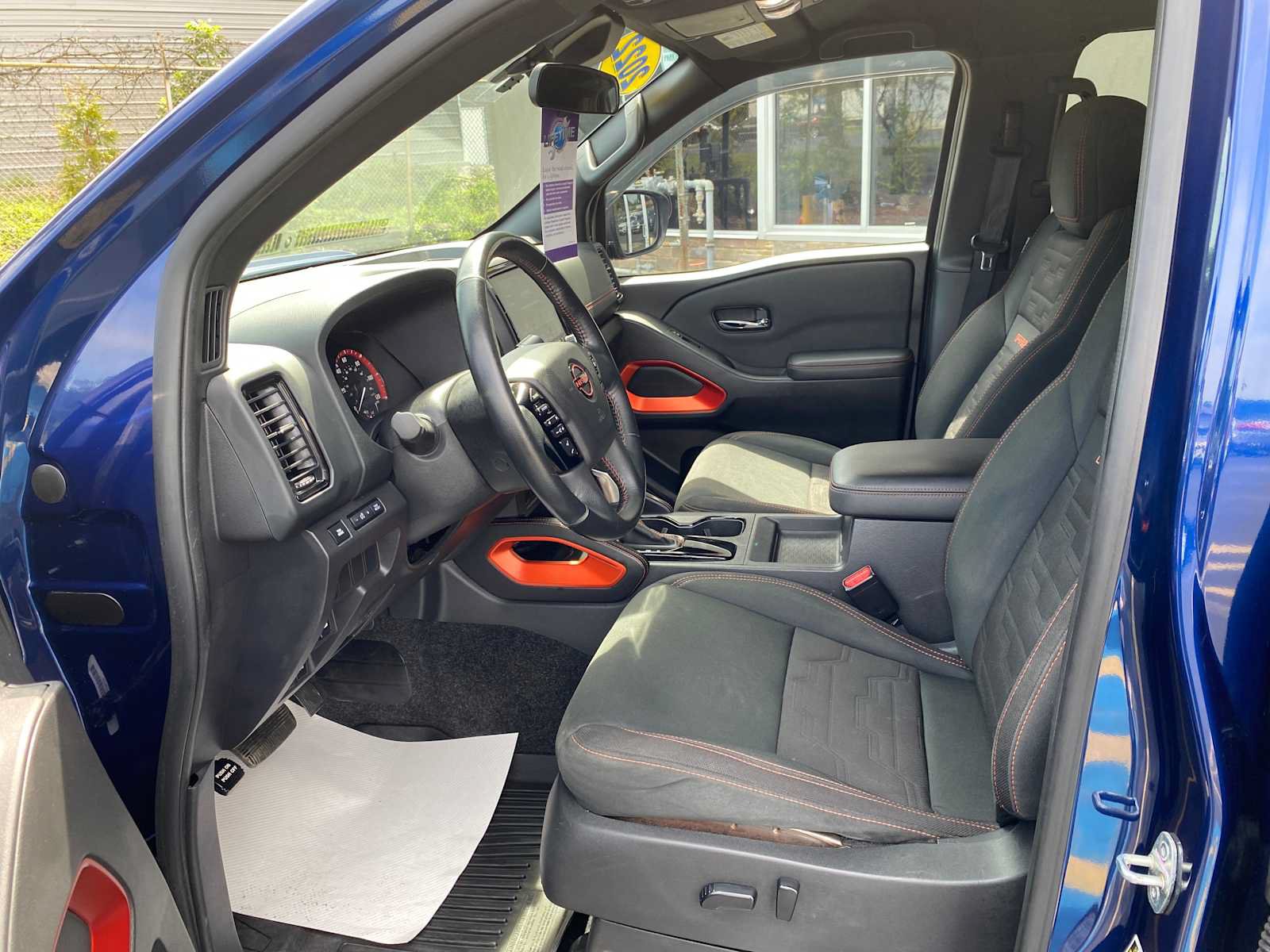 Used 2022 Nissan Frontier PRO-4X w/ Technology Package AWD/4WD image 10