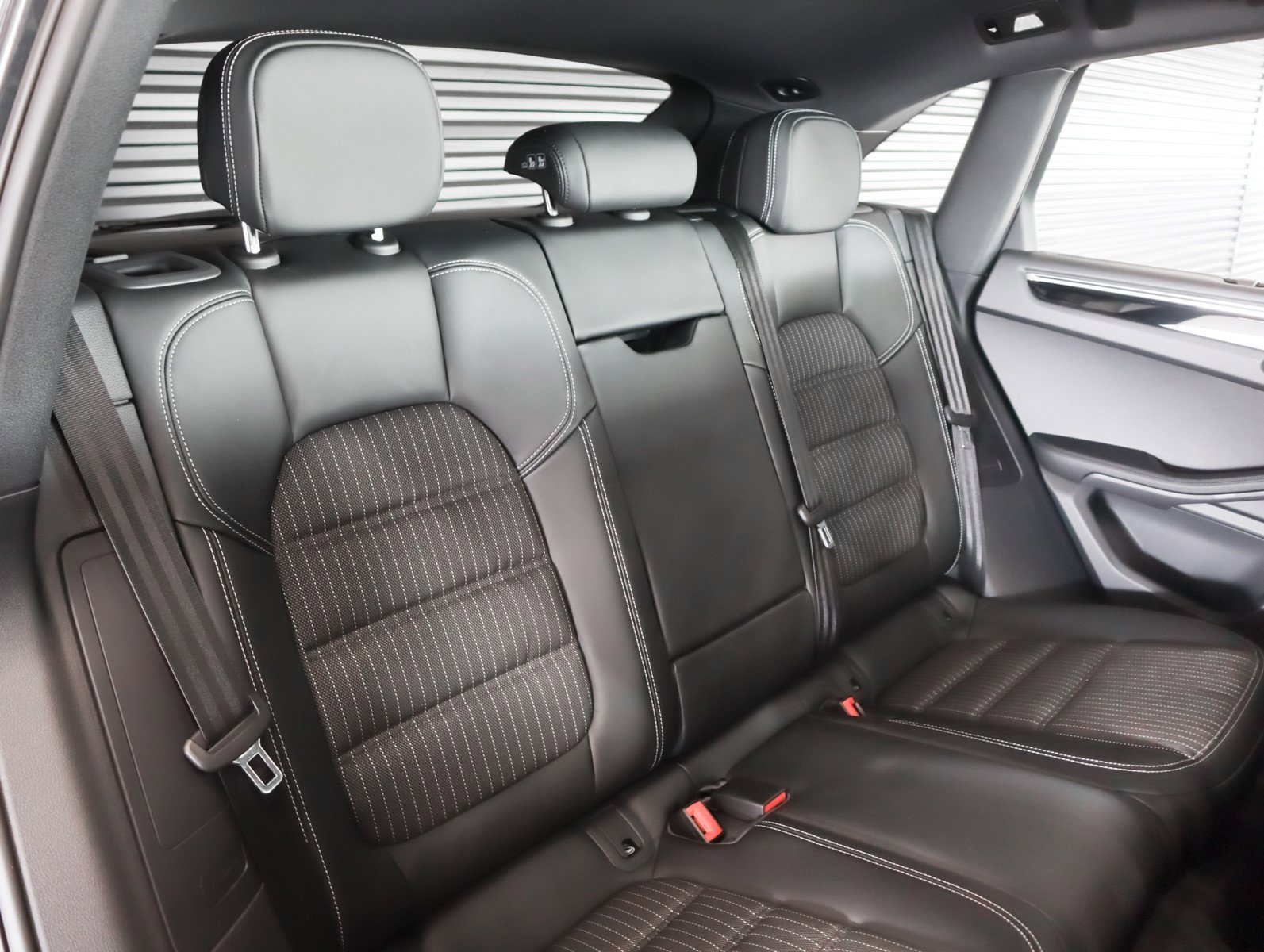 New 2026 Porsche Macan Turbo image 6