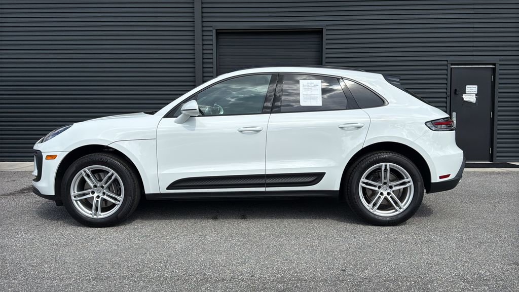 Certified 2025 Porsche Macan image 2